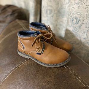 Boys size 2 Brown IZOD Oxford dress shoes